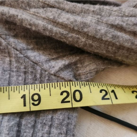 Line Up shirt Womens Cold Shoulder Gray Size unknown - Picture 7 of 12